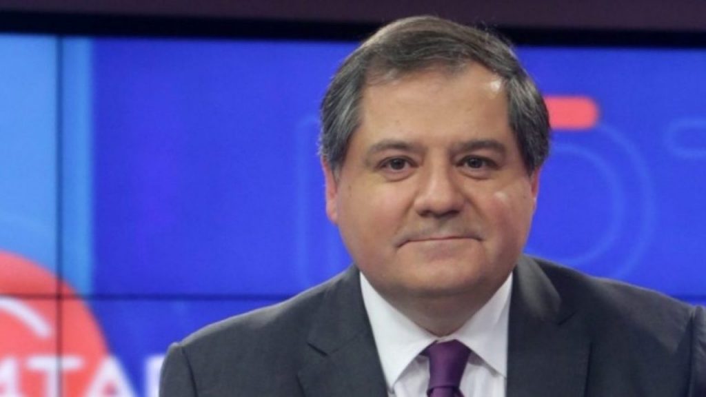 El cambio de look de Mauricio Bustamante tras su salida de TVN: “En casa insisten en que no es lo mío”