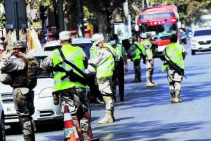 Carabineros sorprendió a tres personas contagiadas con Covid-19 transitando en la vía pública