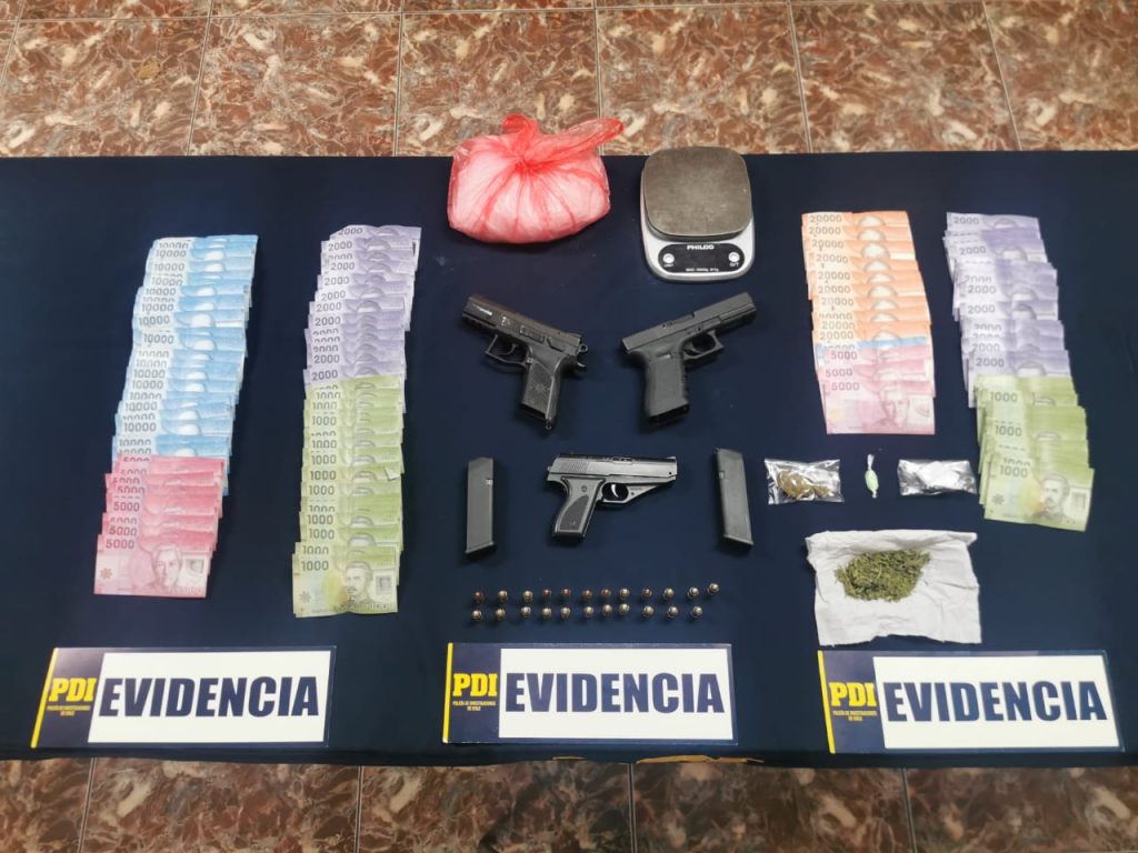 PDI incautó drogas y armas en allanamiento a domicilios de Maipú 