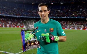 En Barcelona no olvidan a Claudio Bravo: “Dos temporadas, ocho títulos y una gran huella”