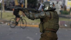 Demandas por impacto de balines en protestas piden hasta $250 millones de indemnización