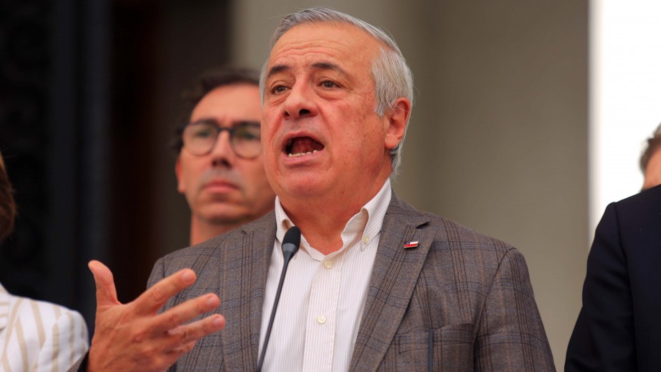 Ministro de Salud informa récord de 1427 nuevos casos y 13 fallecidos por coronavirus en un día