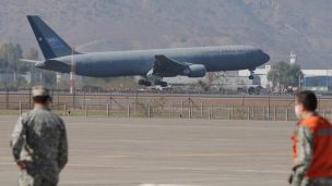 Avión FACh llega desde China con 11 nuevos ventiladores mecánicos e insumos médicos