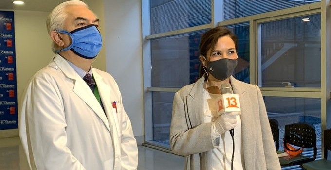 Canales de TV envían a cuarentena a periodistas tras entrevista con director del Hospital del Carmen quien dio positivo de Covid-19