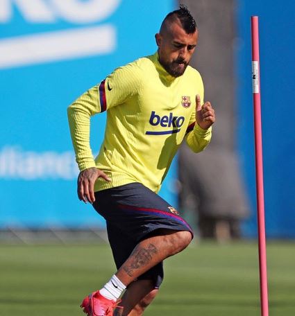 El FC Barcelona volvió a los trabajos grupales con la presencia de Arturo Vidal
