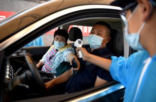 ¿Nueva ola de coronavirus? China reporta otros 49 casos y Pekín realiza miles de exámenes