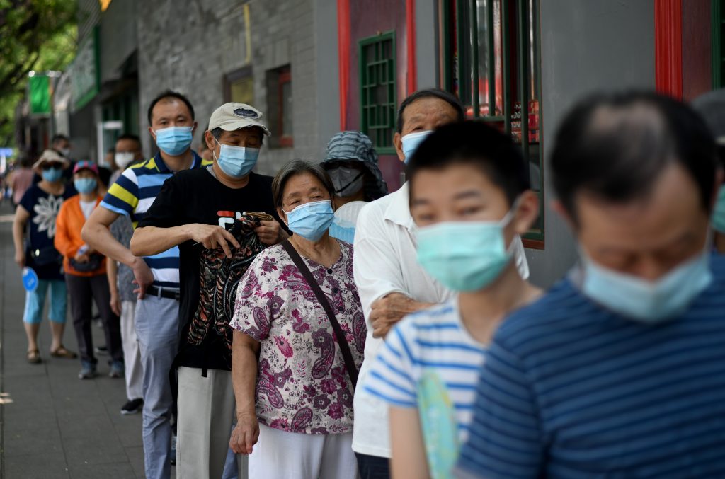 Covid-19: China completa la vacunación de más de 1.000 millones de personas en medio de un nuevo brote de contagios