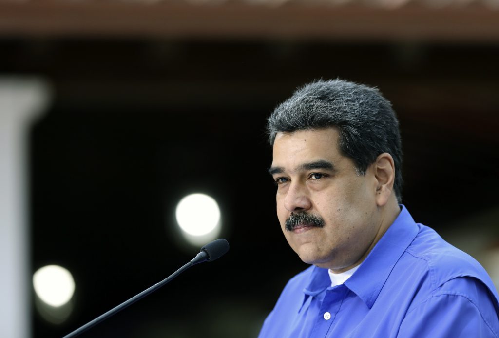 Maduro votó en Caracas y defiende la legitimidad de las elecciones