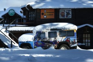 Bariloche bajo nieve pero despojada de turistas por el COVID-19