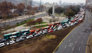 FOTOS | Gran congestión en Plaza Italia por fiscalización en cuarentena