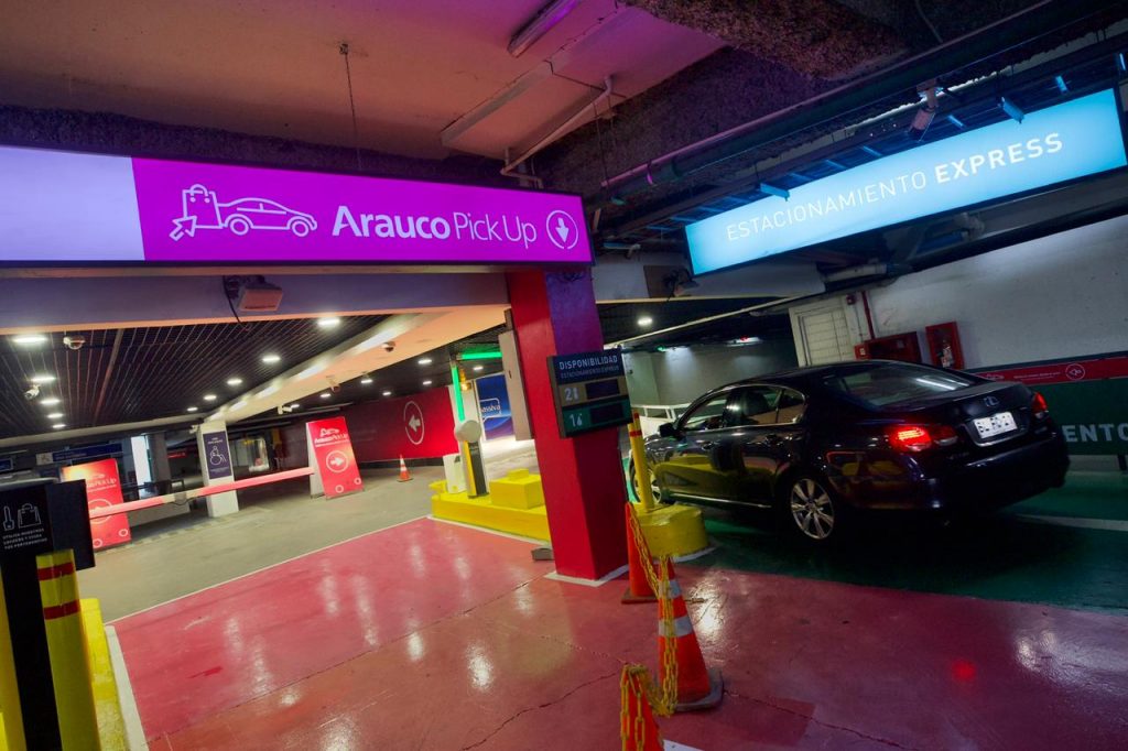 Mall Parque Arauco lanza sistema para retirar compras online desde el auto