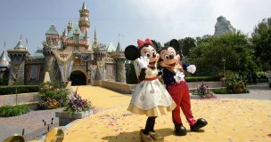 Atrasan reapertura de Disneyland en California ante récord de casos de Covid-19