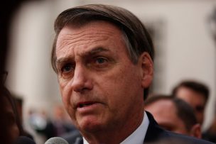 Bolsonaro insiste que OMS exagera y pide a autoridades locales abrir el comercio