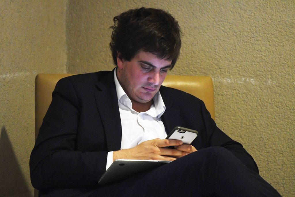 “Me encantaría quedarme, pero…”: el justificativo del diputado Diego Schalper para retirarse del matinal “Bienvenidos”