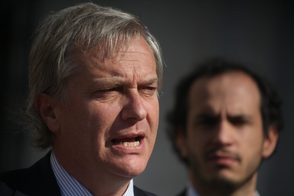 Kast critica permiso para conmemorar Día del Orgullo y amenaza con “presión” para poner fin a la cuarentena
