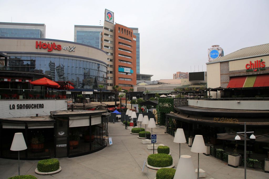 Inician sumarios sanitarios por delivery a dos tiendas “no esenciales” de Mall Parque Arauco