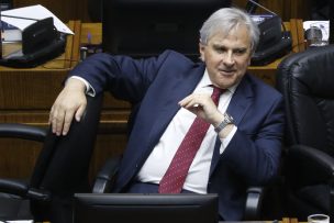 Senador Iván Moreira (UDI) se lanzó contra el Gobierno en plena sesión: 