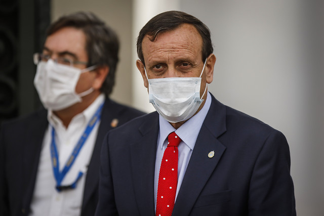 Rector Sánchez disiente de carta de académicos que pide renuncia del ministro Couve: “Me parece que hay otras formas de aportar y de criticar”