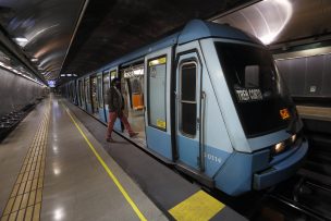 Lluvia provocó que Metro de Santiago cerrara dos de sus estaciones este lunes