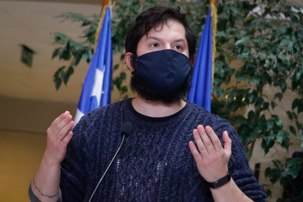 Boric espera “que haya un viraje profundo en la estrategia sanitaria y humildad para convocar a todos los actores” con llegada de Paris