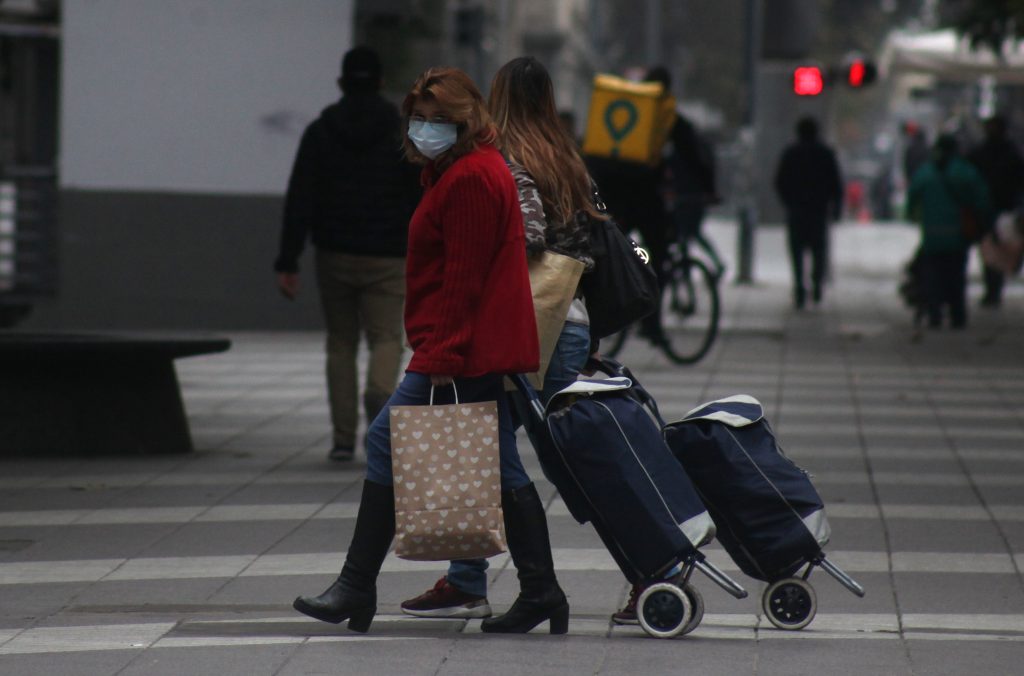 Epidemiólogo: “Las pandemias se controlan en la calle, en las poblaciones, hay que volver a hacer prevención. Ahí el Gobierno está al debe”