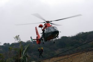 Helicóptero de la Armada rescata a hombre que cayó a estero en Quilpué: se aferró a un sauce para no ser arrastrado