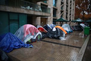 Ciudadanos extranjeros varados en Santiago fueron llevados a albergues