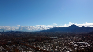 Preocupa alza de la prohibida leña durante cuarentena aunque 2020 ya es el mejor año para descontaminación de Santiago