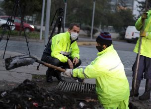 Juzgado admite querella contra alcalde Alessandri por trabajos no esenciales en Santiago