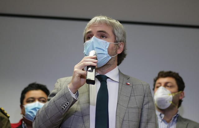 Ministro Blumel sobre médico que habría negado atención a carabineros: “Es una traición al juramento médico”