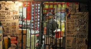 Carabineros frustró asalto a botillería de Santiago Centro en pleno toque de queda
