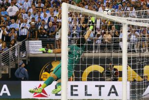 Seleccionado argentino recordó tapada de Claudio Bravo en la Copa América Centenario