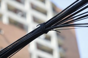 Compañías reportan nuevo corte de fibra óptica intencional en comunas de la Región Metropolitana