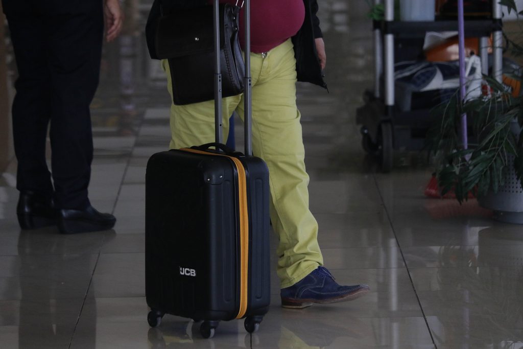 “¡El aeropuerto de Calama es un matadero!”: Alcalde exige cierre de terminal aéreo por alza de contagios