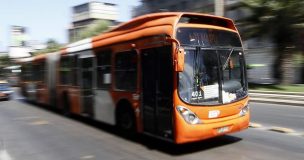 Desconocidos secuestraron bus del Transantiago en Maipú que terminó como un amago de incendio en Villa Francia