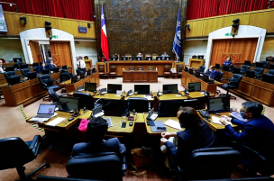 Senado aprueba que médicos especialistas ejerzan sin acreditación de CONACEM