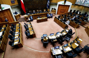 Senadores piden mayor fiscalización ante alzas en cuentas de luz