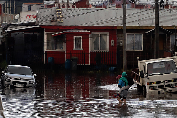 Cortes de luz e inundaciones deja sistema frontal en el sur
