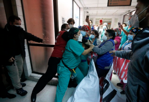 VIDEO | Visita del ministro Paris al Hospital San José estuvo marcada por protestas