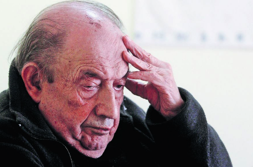 Fallece poeta chileno Efraín Barquero a los 89 años: “Transformó las cosas simples de la vida en poesía”