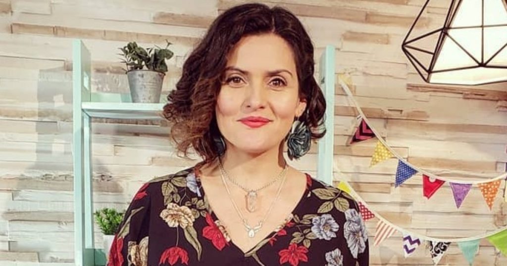 Connie Achurra muestra que duerme en el living tras choque que destruyó su casa