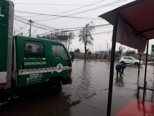 Como todos los años: Quilicura sufre con la anegación de sus calles tras sistema frontal