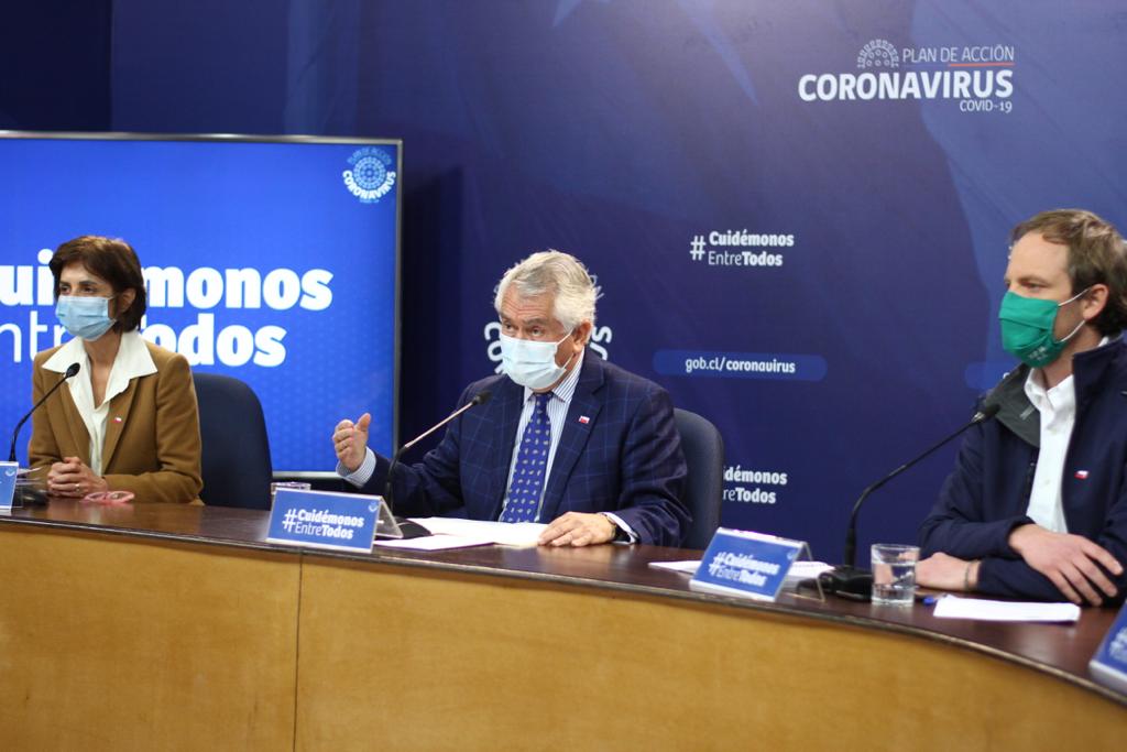 Ministro Paris defendió gestión de los subsecretarios Daza y Zúñiga: “Estoy alineado con ellos”