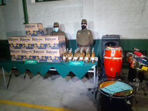 201 botellas de cerveza: Carabineros detiene 31 personas que participaban de fiesta clandestina en Recoleta