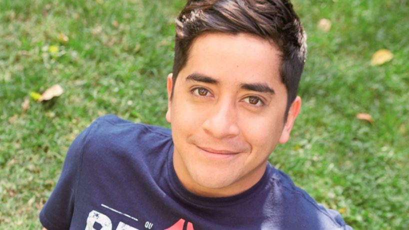 Fernando Godoy se transformó en “modelo” para apoyar emprendimiento de su esposa durante cuarentena