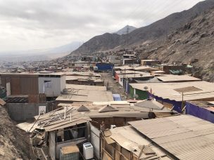 La emotiva campaña que busca entregar alimentos e internet a campamentos de Chile