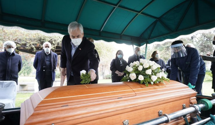 Seremi de Salud reitera protocolo para funerales tras video de entierro de Bernardino Piñera: “No es necesario un ataúd especial”