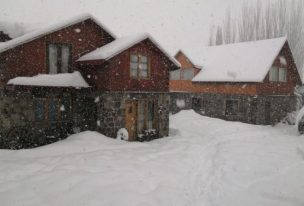 Nieve sorprende a habitantes de zona del Cajón del Maipo en Región Metropolitana