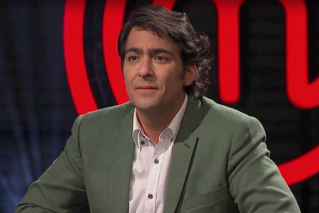 Vestuario de Chris Carpentier en ‘MasterChef Celebrity’ sacó risas de los televidentes: “Sácate el mantel”