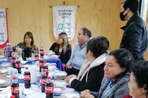 Denuncian que senadora Jacqueline van Rysselberghe realizó comida sin distanciamiento social ni mascarilla